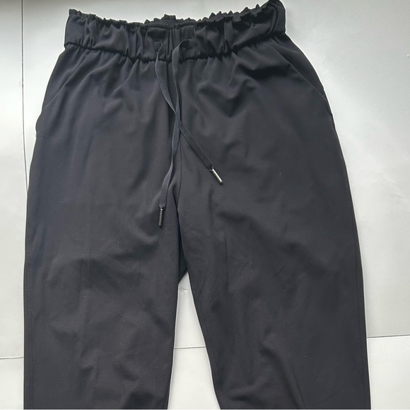 Lululemon Keep Moving Pant High-Rise. Black size 8 - Picture 6 of 11